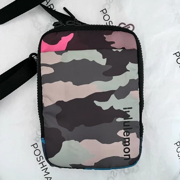 Lululemon Athletica Pre-Loved Authentic Easy Access Heritage 365 Camo Crossbody - Picture 3 of 15